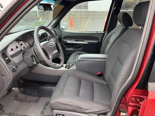 2002 Ford Explorer Sport Trac Base