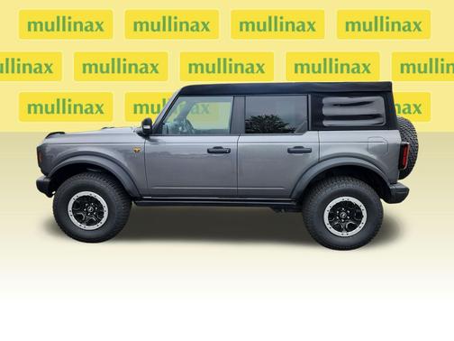 Carbonized Gray Metallic 2023 Ford Bronco Badlands