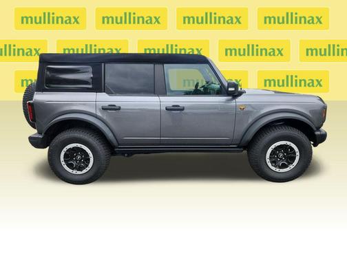Carbonized Gray Metallic 2023 Ford Bronco Badlands