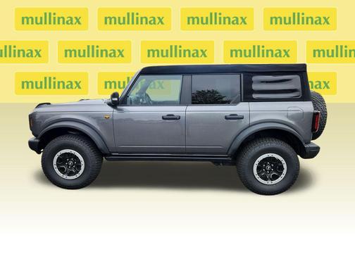Carbonized Gray Metallic 2023 Ford Bronco Badlands