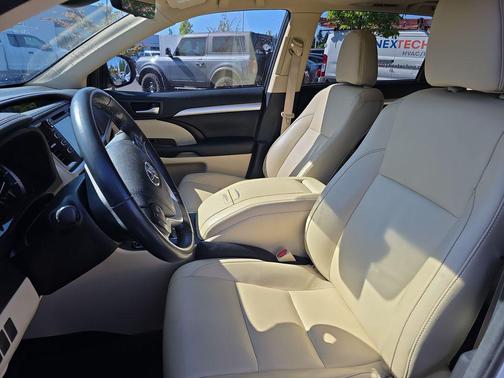 Blizzard Pearl 2018 Toyota Highlander XLE