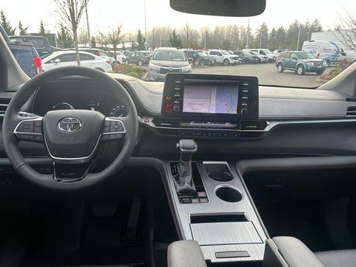 2023 Toyota Sienna XSE 7 Passenger