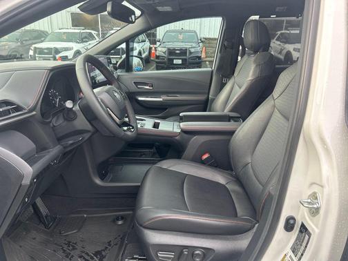 2023 Toyota Sienna XSE 7 Passenger