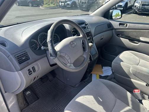 2005 Toyota Sienna LE