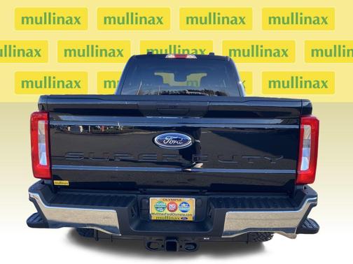 Um Agate Black 2026 Ford F-250 XLT