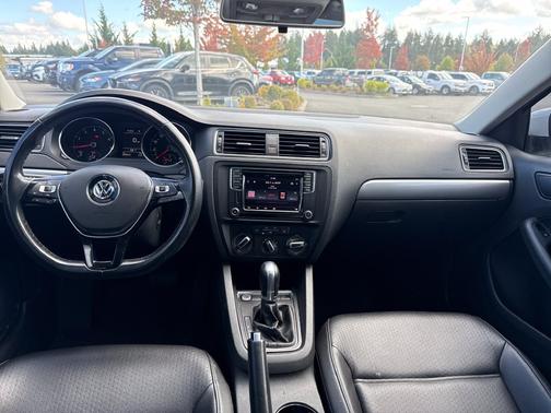 Pure White 2017 Volkswagen Jetta 1.4T SE