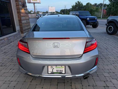 Lunar Silver Metallic 2017 Honda Accord EX-L