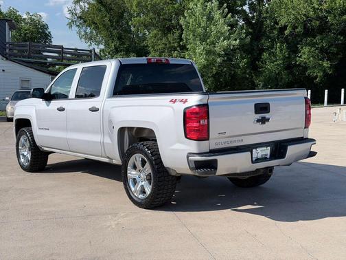 Silver Ice Metallic 2018 Chevrolet Silverado 1500 Custom