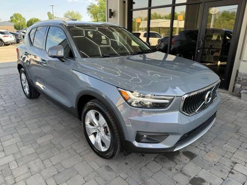2021 Volvo XC40 T5 Momentum