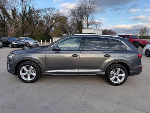 2024 Audi Q7 45 Premium Plus