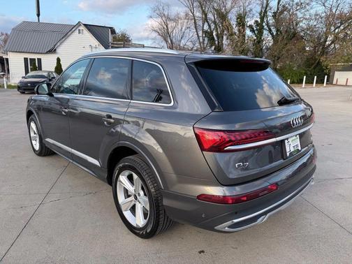 2024 Audi Q7 45 Premium Plus