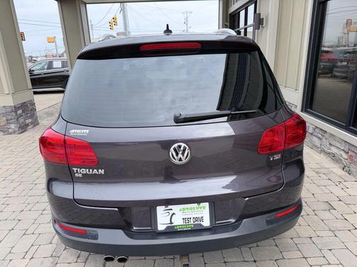 2016 Volkswagen Tiguan SE