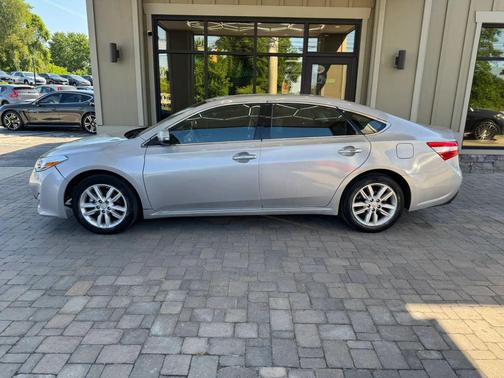 Magnetic Gray Metallic 2013 Toyota Avalon XLE Premium