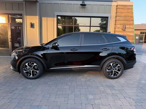 Ebony Black 2024 Kia Sportage EX