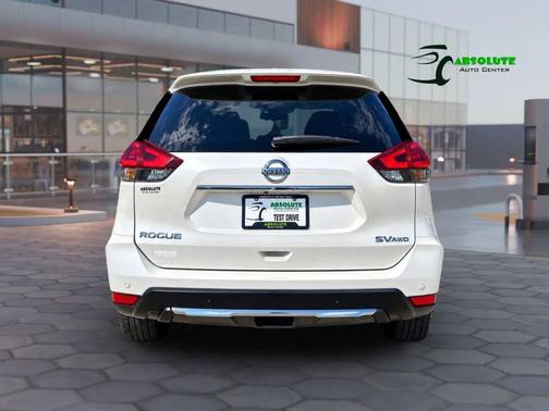 White 2019 Nissan Rogue SV