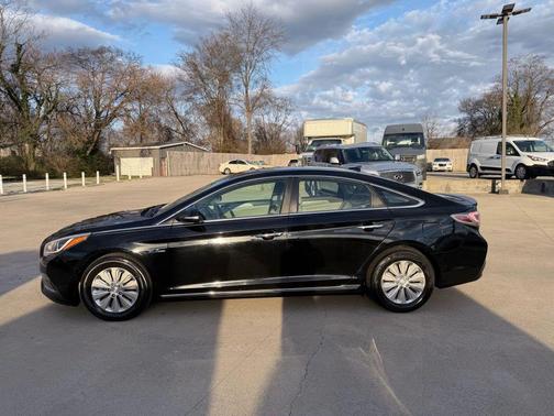Eclipse Black 2016 Hyundai SONATA Hybrid SE