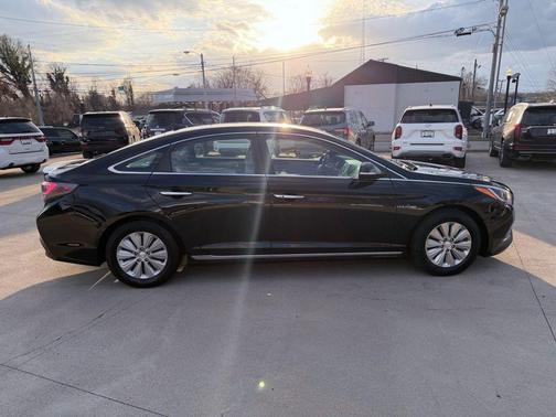 Eclipse Black 2016 Hyundai SONATA Hybrid SE