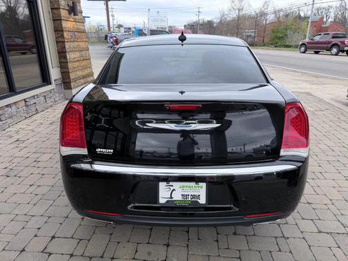 2021 Chrysler 300 Touring