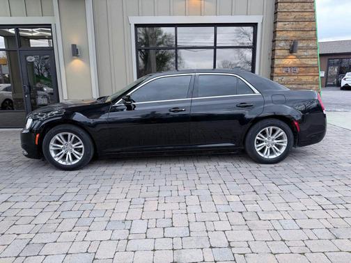 2021 Chrysler 300 Touring