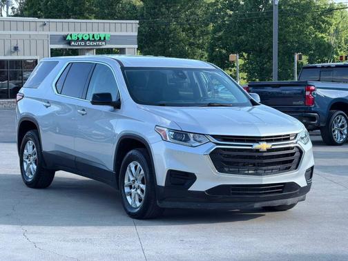 Silver Ice Metallic 2020 Chevrolet Traverse LS