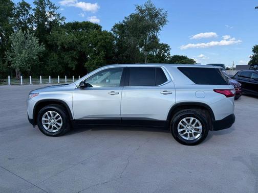 Silver Ice Metallic 2020 Chevrolet Traverse LS
