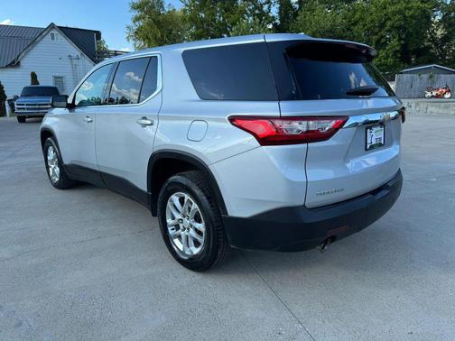 Silver Ice Metallic 2020 Chevrolet Traverse LS