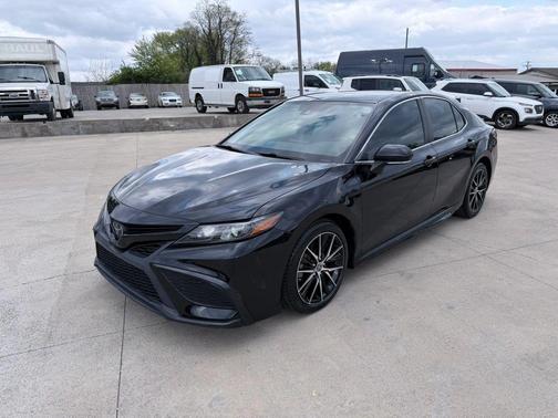 Midnight Black Metallic 2022 Toyota Camry SE