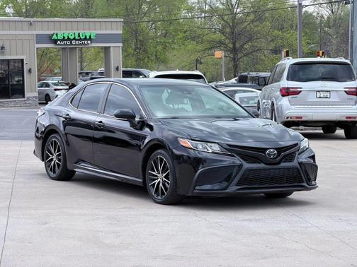 Midnight Black Metallic 2022 Toyota Camry SE