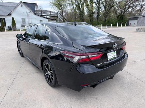 Midnight Black Metallic 2022 Toyota Camry SE