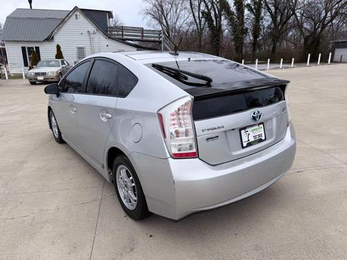 2010 Toyota Prius III