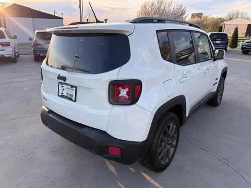 Alpine White 2016 Jeep Renegade Sport
