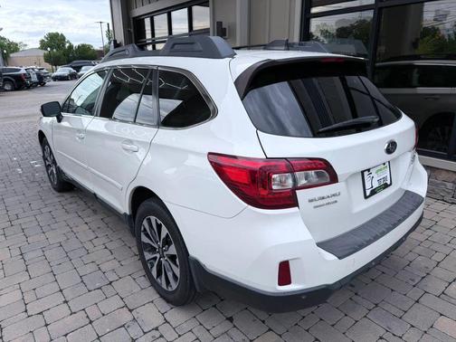 Crystal White Pearl 2017 Subaru Outback 2.5i Limited