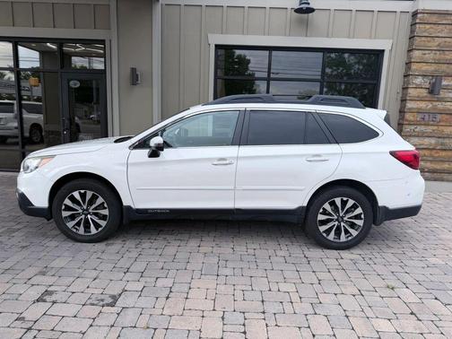 Crystal White Pearl 2017 Subaru Outback 2.5i Limited