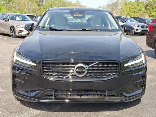 2022 Volvo S60 B5 FWD Momentum