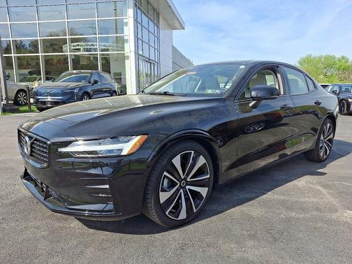 2022 Volvo S60 B5 FWD Momentum