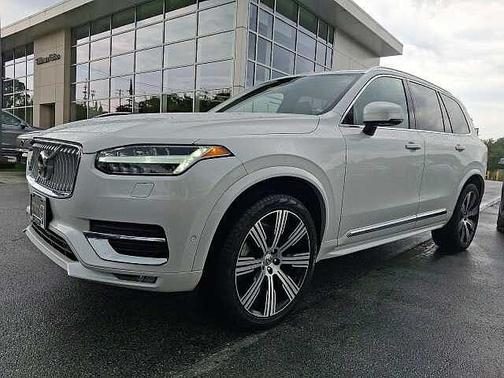 Crystal White 2024 Volvo XC90 Ultimate Bright Theme