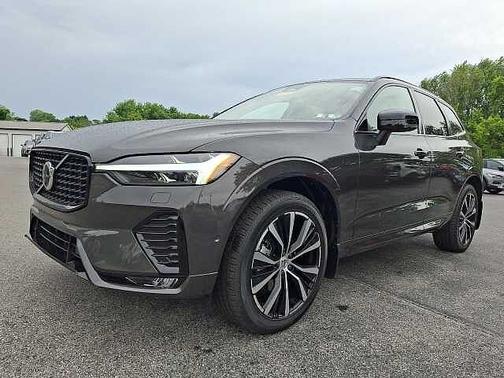 Platinum Grey 2024 Volvo XC60 Plus