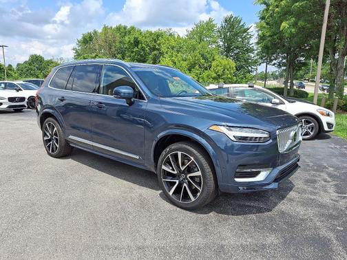 2024 Volvo XC90 B6 AWD Plus Bright Theme 7-Passengers