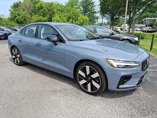 2024 Volvo S60 Recharge Plug-In Hybrid T8 Eawd Plus Dark Theme