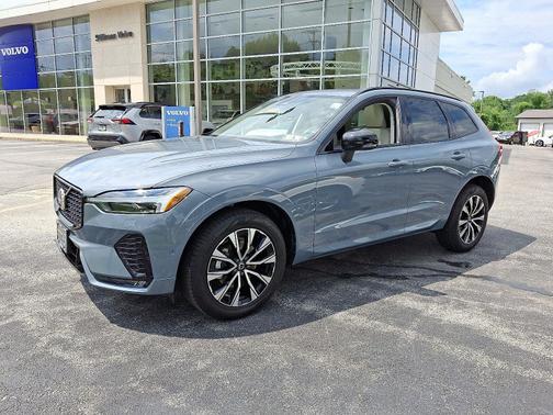 2024 Volvo XC60 B5 AWD Plus Dark Theme