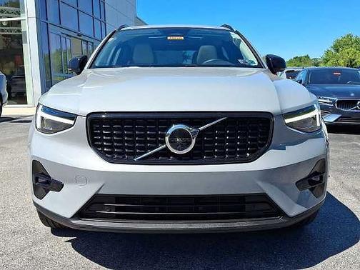 Vapour Grey 2026 Volvo XC40 Plus