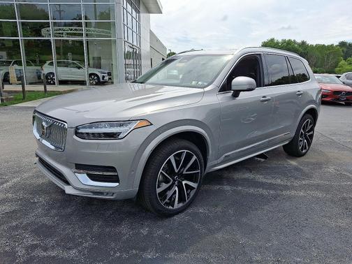 2024 Volvo XC90 B5 AWD Plus Bright Theme 7-Passengers