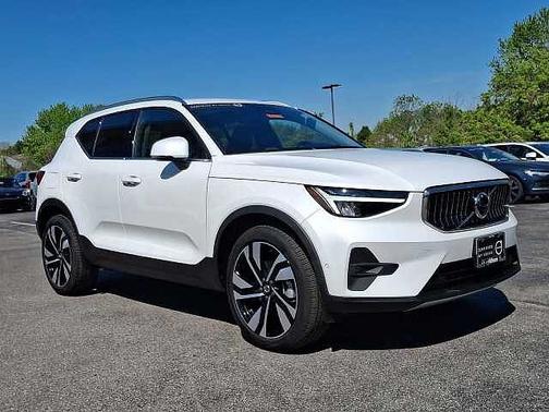 Crystal White 2025 Volvo XC40 Plus