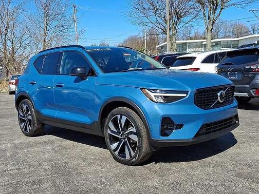 2024 Volvo XC40 Plus