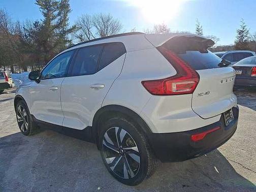 2024 Volvo XC40 Plus