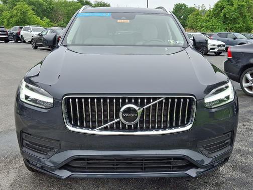 2022 Volvo XC90 T6 AWD Momentum 7-Passengers