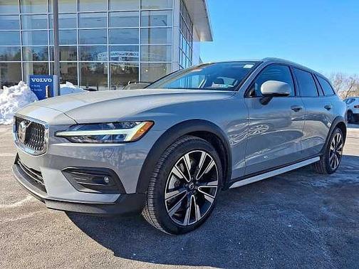 2025 Volvo V60 Cross Country Ultra