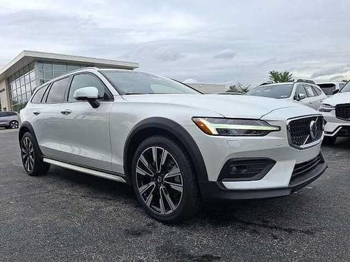 Crystal White 2024 Volvo V60 Cross Country Ultimate