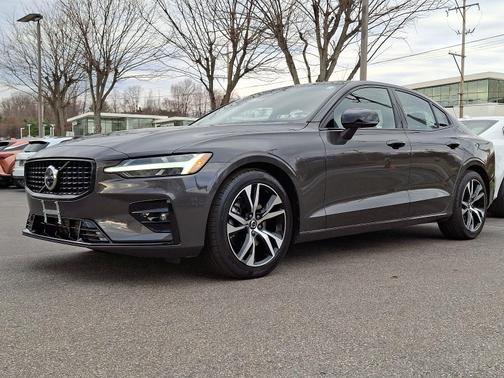 2025 Volvo S60 B5 Plus