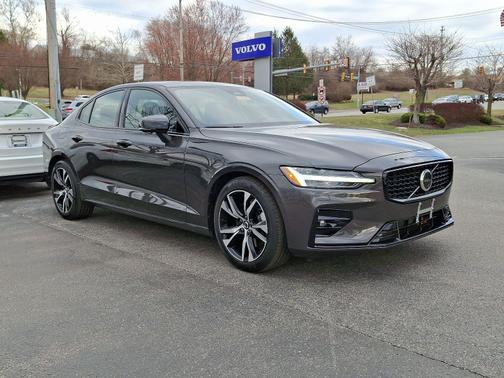 2025 Volvo S60 B5 Plus